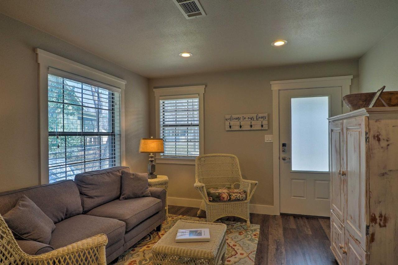 Cozy Home Blocks To Georgetown Square And Su! エクステリア 写真