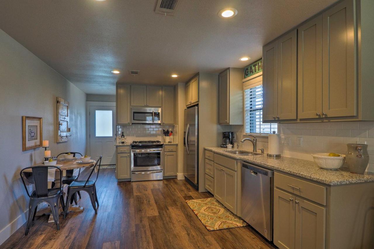 Cozy Home Blocks To Georgetown Square And Su! エクステリア 写真