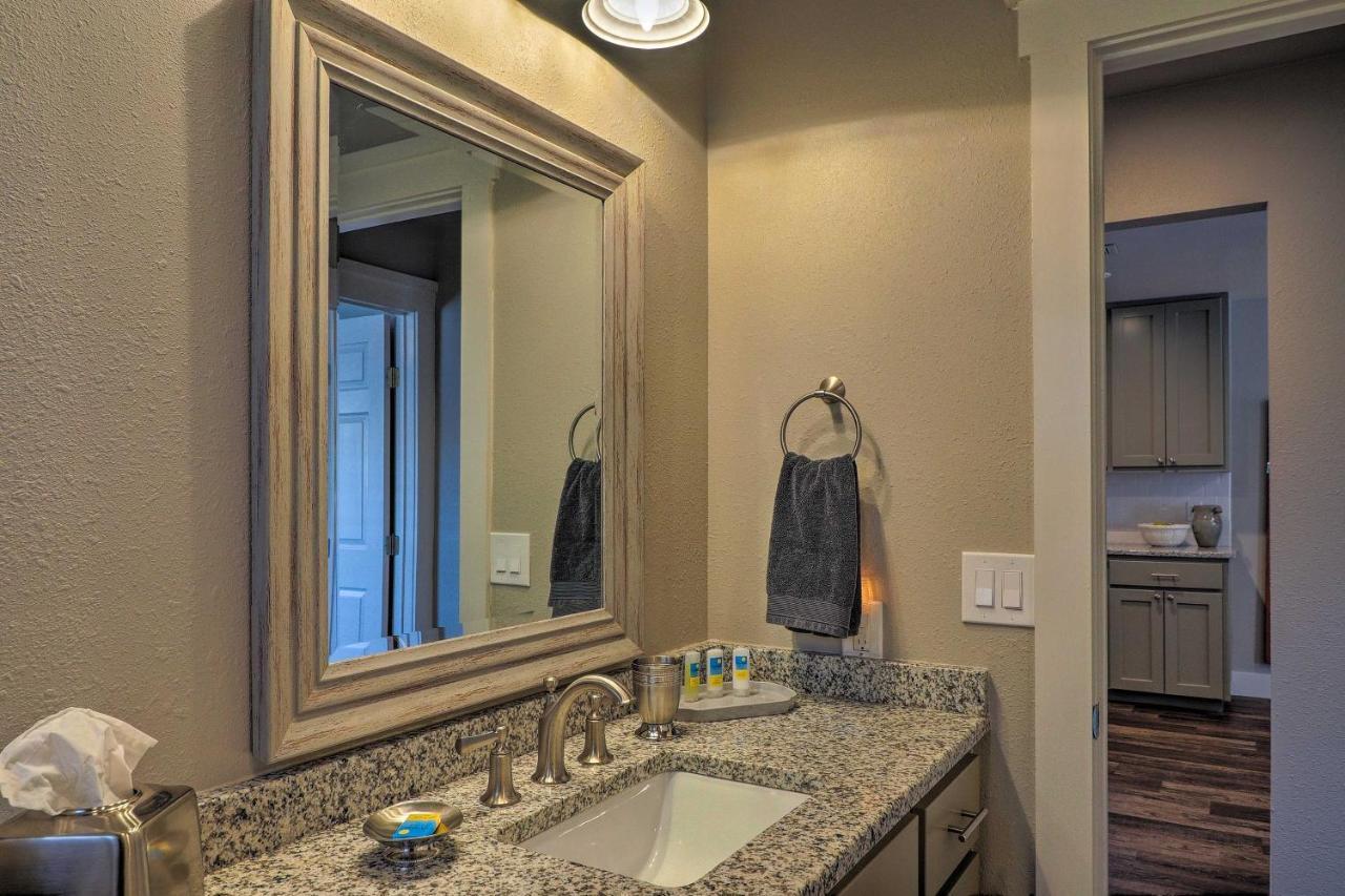 Cozy Home Blocks To Georgetown Square And Su! エクステリア 写真